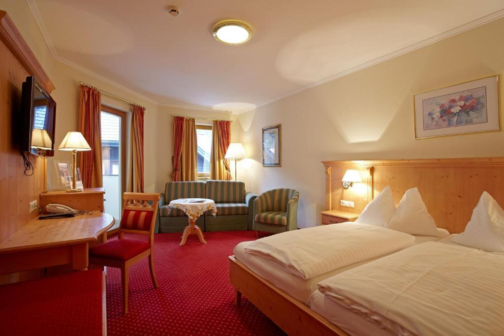 Familiengut Hotel Burgstaller Döbriach Buitenkant foto